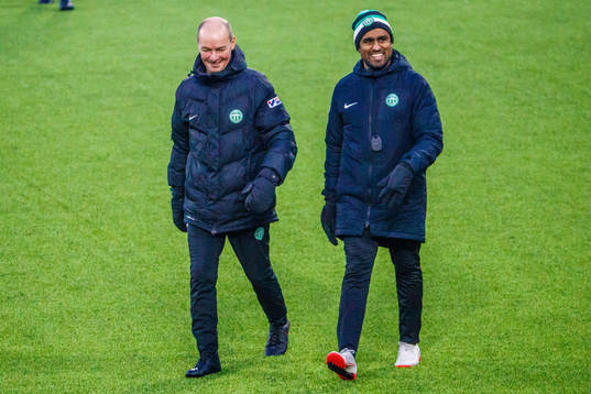 Västerås individuell tränare Leif Berg och assisterande tränare Kalle Karlsson innan fotbollsmatchen i Superettan mellan Västerås SK och Öster den 5 december 2020 i Västerås.