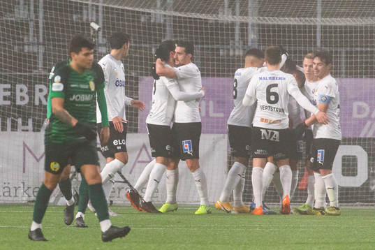 Örebros Andreas Skovgaard jublar efter 1-0