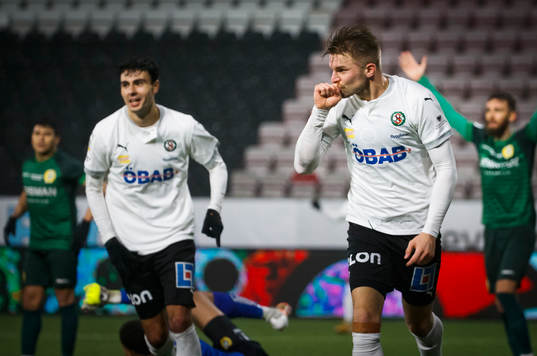 Örebros Erik Björndahl gör 2-1 och jublar