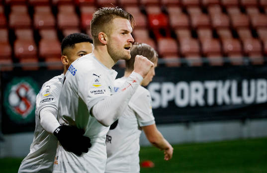 Örebros Erik Björndahl jublar