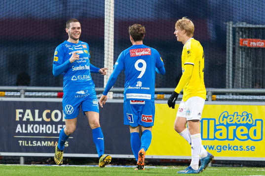 Mjällbys Jacob Bergström jublar efter 1-1