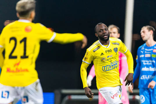 Falkenbergs John Chibuike jublar efter 2-2