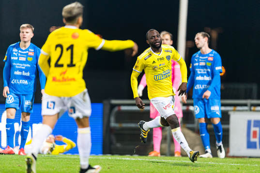Falkenbergs John Chibuike jublar efter 2-2
