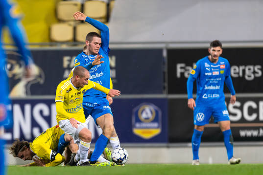 Falkenbergs Christoffer Carlsson och Mjällbys Eric