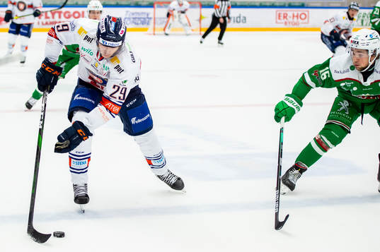 Växjös Pontus Holmberg  och Rögles Lucas Ekeståhl
