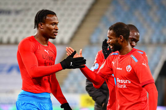 Helsingborgs Joseph Ceesay och Mohammed Abubakari jublar