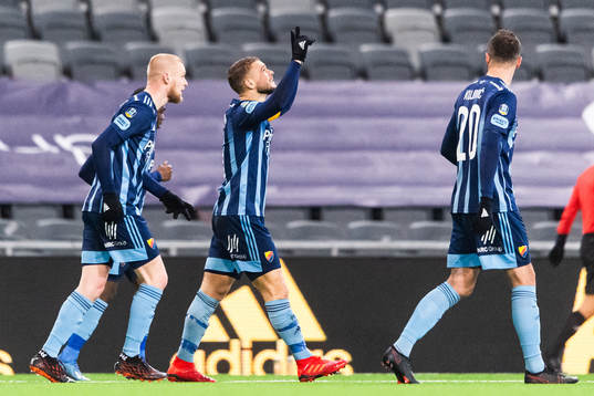 Djurgårdens Jesper Karlström jublar efter 1-0