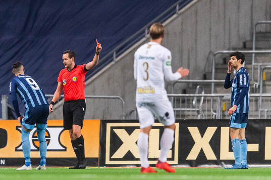 Djurgårdens Jesper Nyholm får rött kort