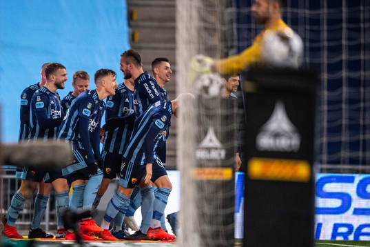 Djurgårdens Jesper Karlström jublar med Fredrik Ulvestad efter 1-0