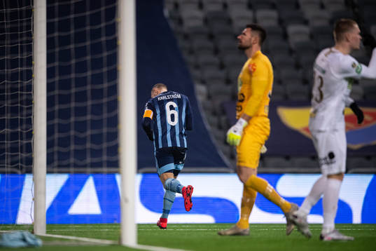 Djurgårdens Jesper Karlström jublar efter 1-0