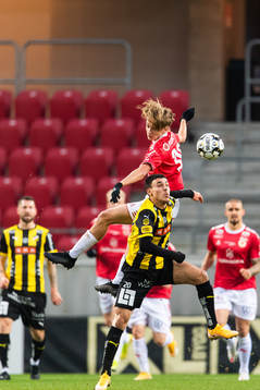 Kalmars Isak Magnusson och Häckens Ali Youssef