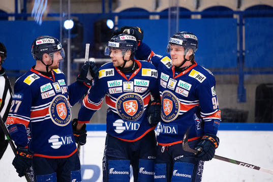 Växjös Emil Pettersson jublar