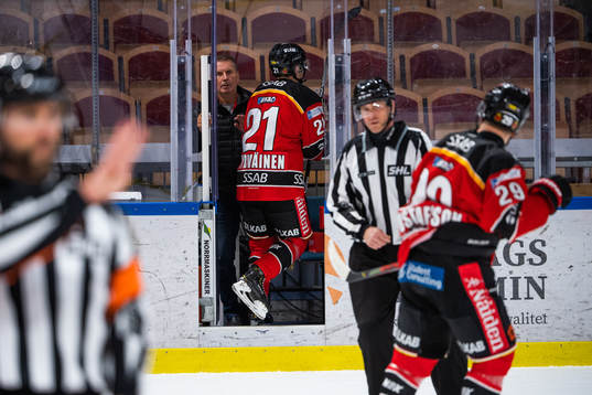 Luleås Juhani Tyrväinen utvisas