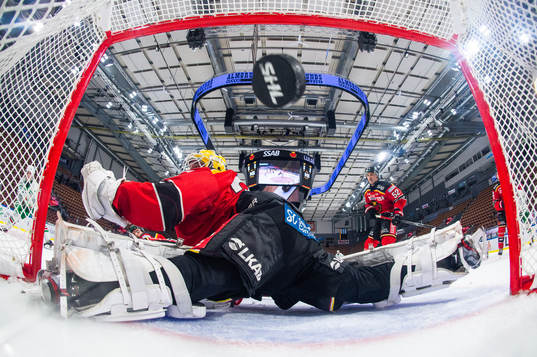 Rögles Nils Höglander sätter 3-0 bakom Luleås målvakt
