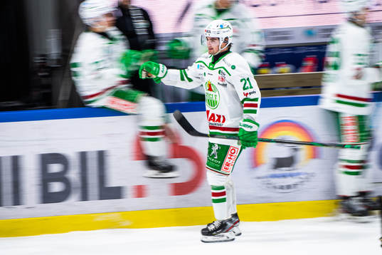 Rögles Nils Höglander jublar