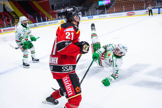 Luleås Juhani Tyrväinen och Rögles Nils Höglander