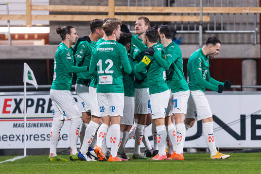 Jönköpings Kevin Rodeblad Lowe jublar med lagkamrater