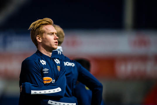Sigurd Tafjord of Aalesund warms up ahead of the Eliteserien match between Aalesund and Strømsgodset on December 9, 2020 in Ålesund.