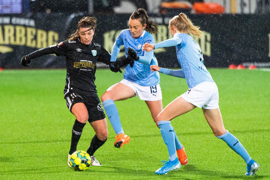 Pauline Hammarlund of Göteborg and Caroline Weir of