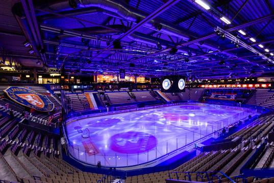 Interiör vy från Vida arena före ishockeymatchen i SHL