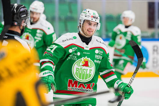 Rögles Nils Höglander jublar