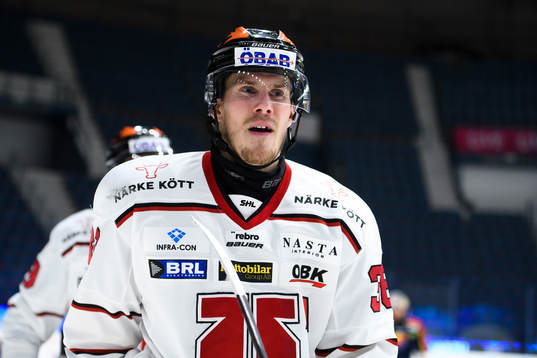 Örebros Emil Larsson jublar