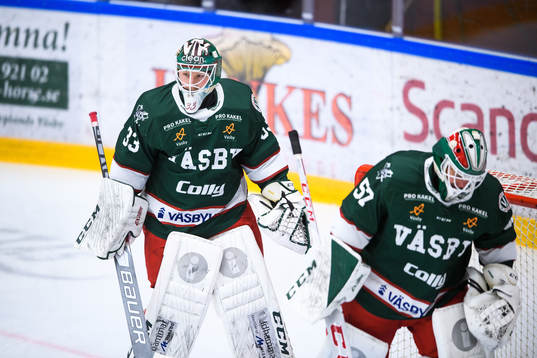 Väsbys målvakt Linus Ryttar och målvakt Henrik Lundberg