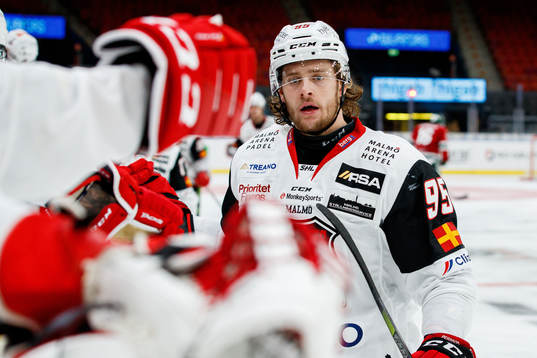 Malmö Redhawks Carl Persson jublar