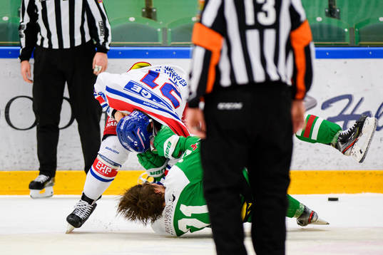 Bråk mellan Oskarshamns Brian Cooper och Rögles Nils