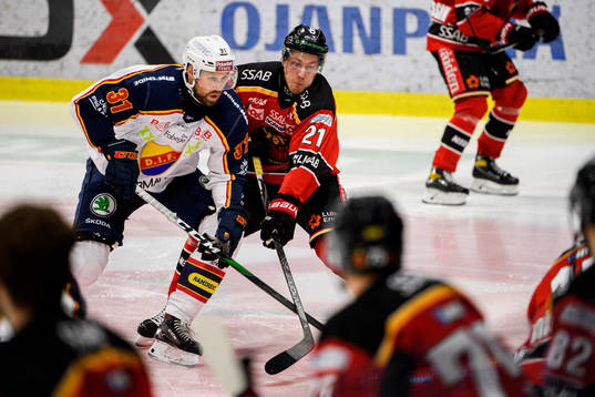 Djurgårdens Dick Axelsson och Luleås Juhani Tyrväinen