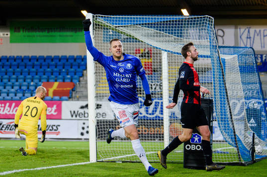Trelleborgs Mattias Håkansson jublar efter 1-0