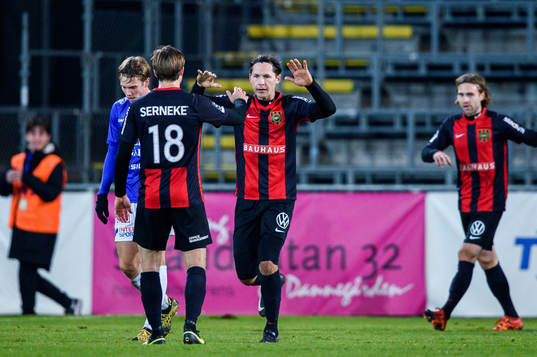 Brommapojkarnas Alexander Nilsson jublar efter 1-1