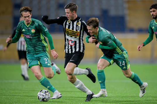 Landskronas Filip Olsson i en kamp mot Dalkurds Christoffer