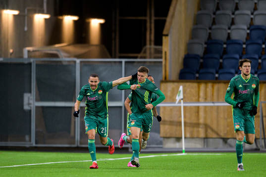 Dalkurds Samuel Leach Holm och Malkolm Moenza  jublar efter 1-0 mål