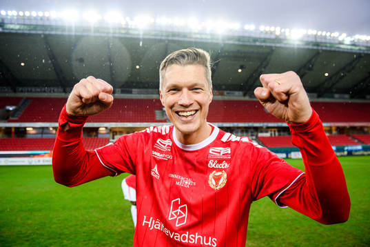 Kalmars Viktor Elm jublar