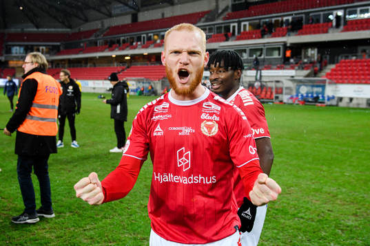 Kalmars Nils Fröling jublar