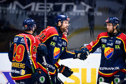 Djurgårdens Dick Axelsson jublar med Sebastian Strandberg