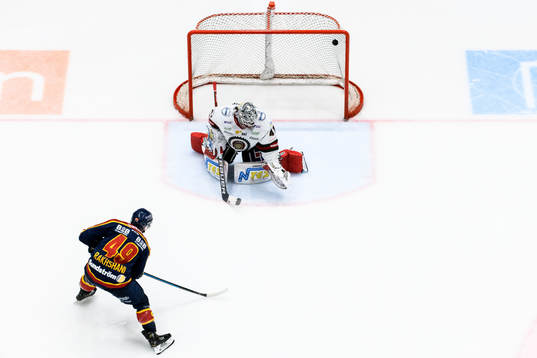 Djurgårdens Rhett Rakhshani gör 4-1 på Frölundas