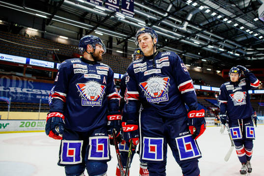 Linköpings Jonas Holös och Max Lindroth jublar