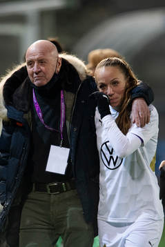 Rosengårds Malin Levenstad crying