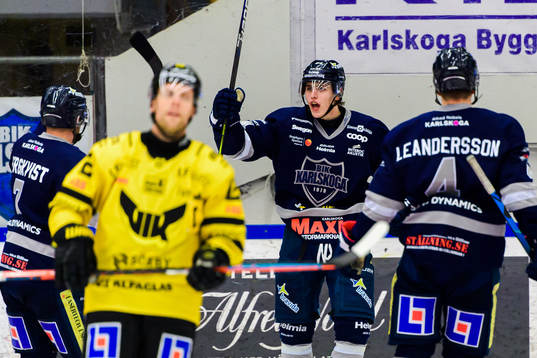 Karlskogas Linus Karlsson jublar