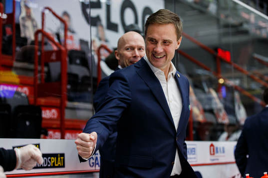 Frölundas tränare Roger Rönnberg jublar