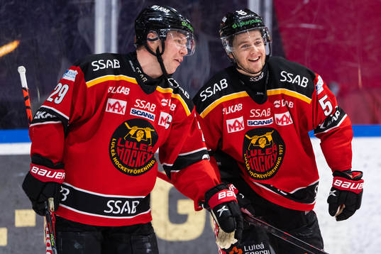 Luleås Erik Gustafsson och Filip Hållander jublar