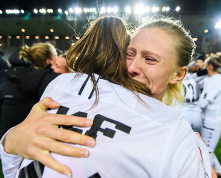 This picture is part of Bildbyrån’s selection of the best sports photos from 2020. Originally published 201107 Göteborg’s Rebecka Blomqvist hugs a teammate after winning the Swedish National Championship