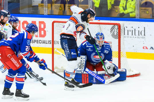 Oskarshamns målvakt Joe Cannata och Växjös Emil