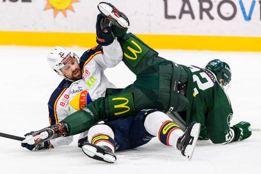 Djurgårdens Dick Axelsson och Färjestads Per Åslund