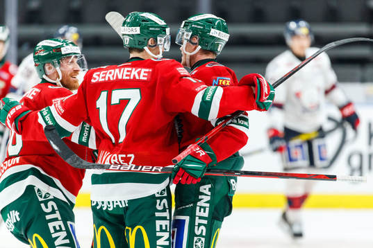 Frölundas Filip Johansson jublar med lagkamrater