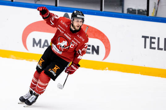 Vita Hästens Emil Lundberg jublar