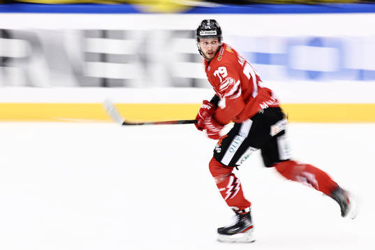 Vita Hästens Emil Lundberg jublar