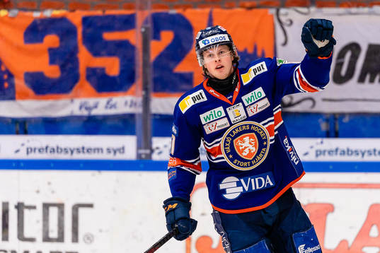 Växjös Fredrik Karlström jublar